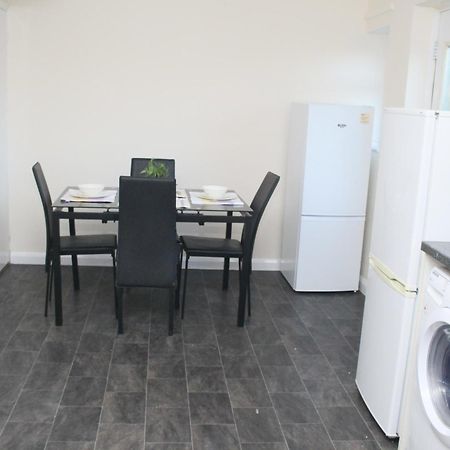 Contractor'S Haven- 4-Bedroom House With Free Parking, Super Fast Wifi, Fran Properties In Aylesbury, Pets Are Welcome! Aylesbury  Exterior photo