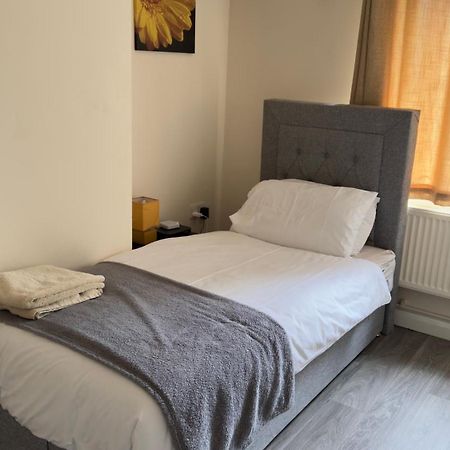 Contractor'S Haven- 4-Bedroom House With Free Parking, Super Fast Wifi, Fran Properties In Aylesbury, Pets Are Welcome! Aylesbury  Exterior photo