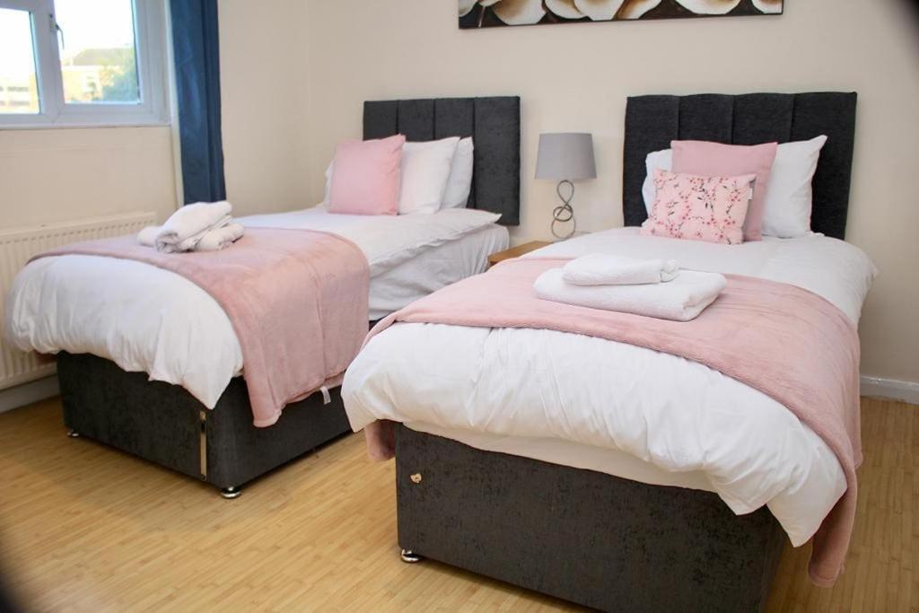 Contractor'S Haven- 4-Bedroom House With Free Parking, Super Fast Wifi, Fran Properties In Aylesbury, Pets Are Welcome! Aylesbury  Exterior photo