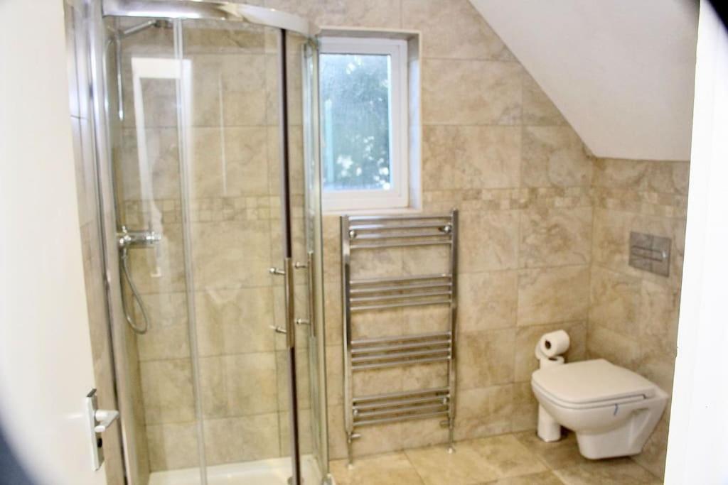 Contractor'S Haven- 4-Bedroom House With Free Parking, Super Fast Wifi, Fran Properties In Aylesbury, Pets Are Welcome! Aylesbury  Exterior photo