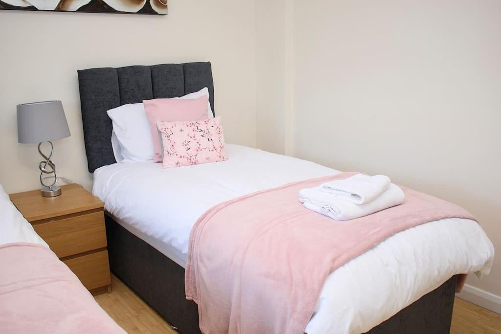 Contractor'S Haven- 4-Bedroom House With Free Parking, Super Fast Wifi, Fran Properties In Aylesbury, Pets Are Welcome! Aylesbury  Exterior photo