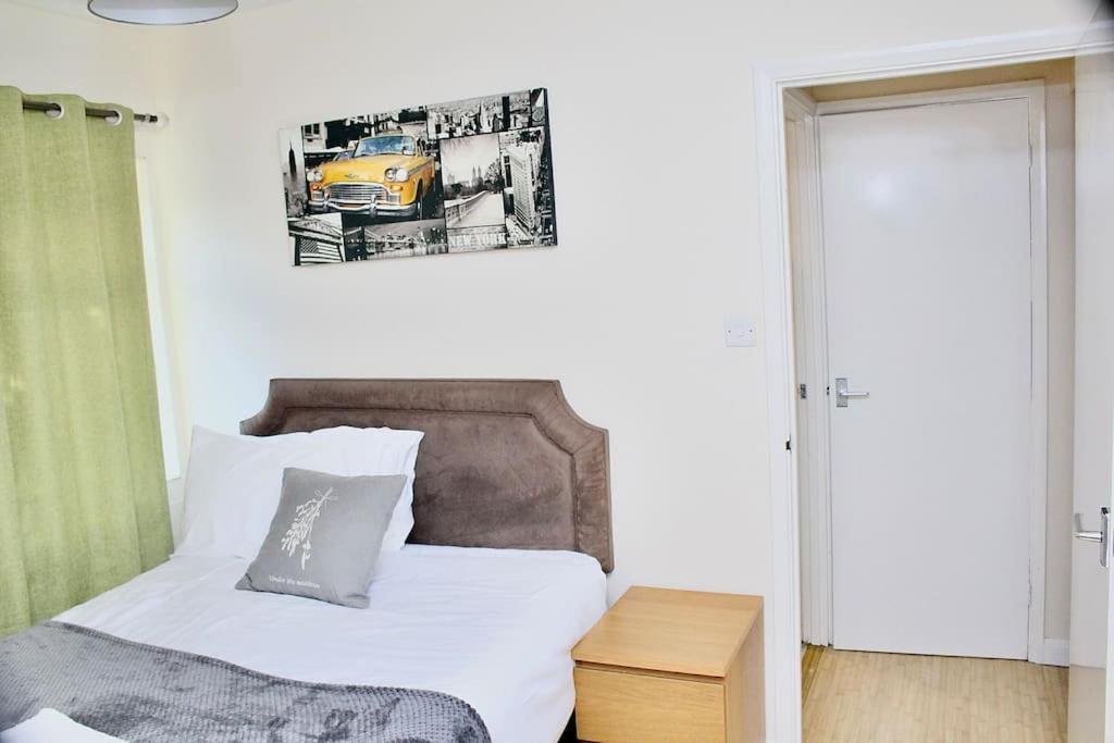 Contractor'S Haven- 4-Bedroom House With Free Parking, Super Fast Wifi, Fran Properties In Aylesbury, Pets Are Welcome! Aylesbury  Exterior photo
