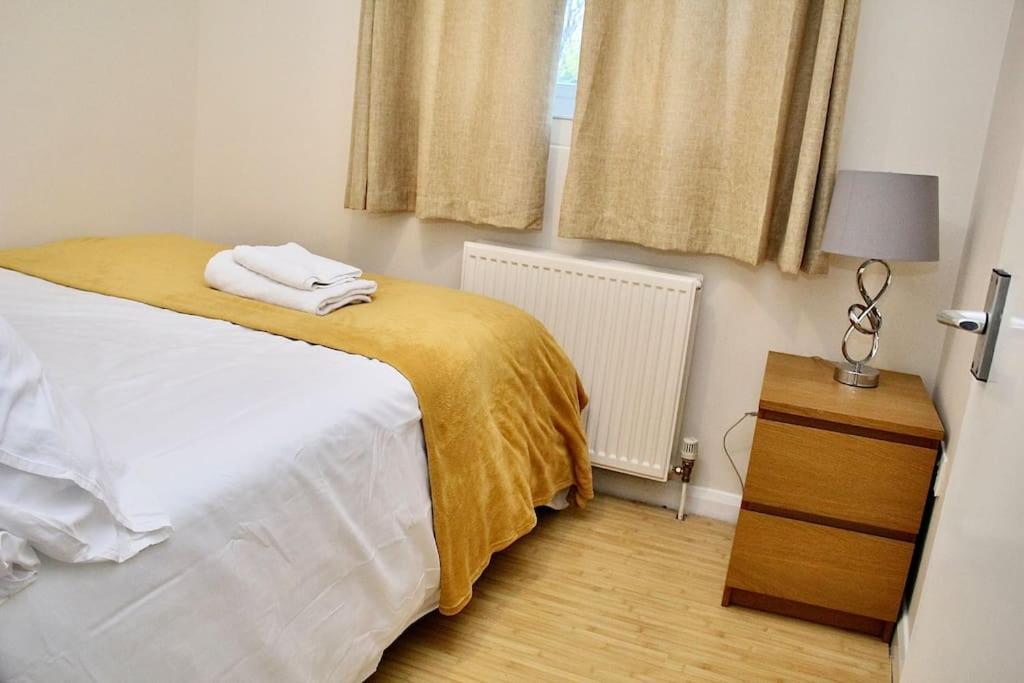 Contractor'S Haven- 4-Bedroom House With Free Parking, Super Fast Wifi, Fran Properties In Aylesbury, Pets Are Welcome! Aylesbury  Exterior photo