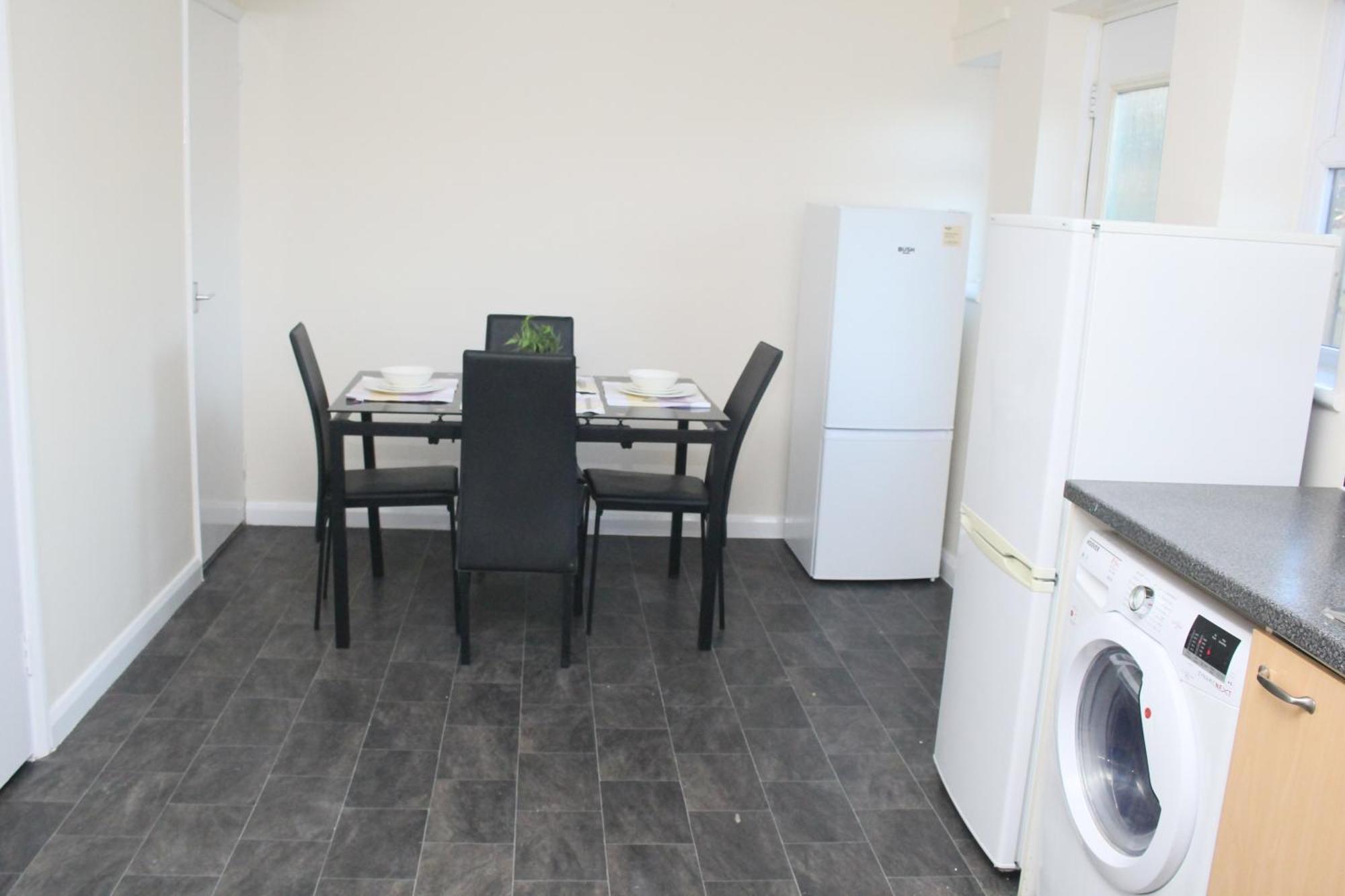 Contractor'S Haven- 4-Bedroom House With Free Parking, Super Fast Wifi, Fran Properties In Aylesbury, Pets Are Welcome! Aylesbury  Exterior photo